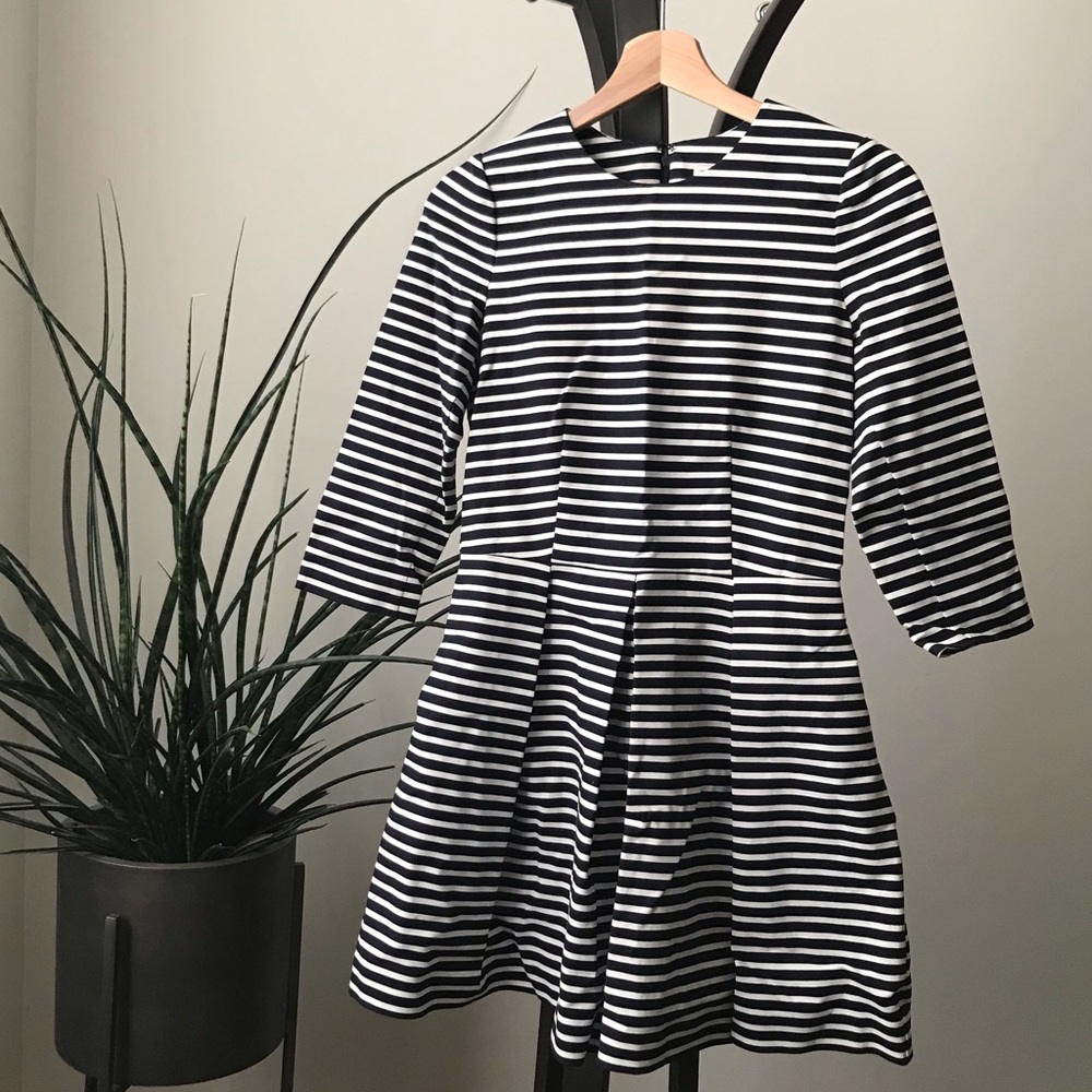 Navy stripe fit & flare dress w. pockets
